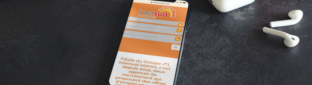 Téléphone portable montrant le site internet d'Intersud Interim 