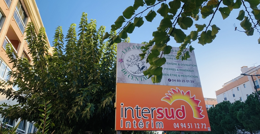 Extérieur de l'agence d'emploi Intersud Intérim Fréjus