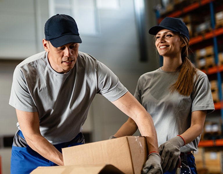 logistique-intersud.jpg Un ouvrier au travail