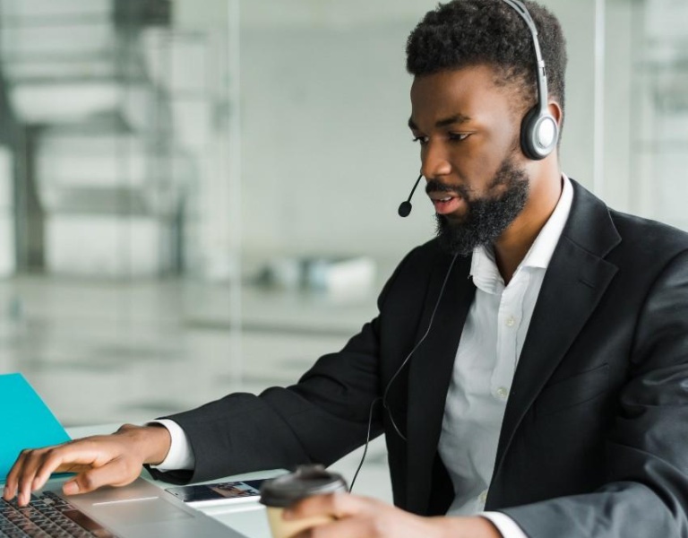 tertiaire-intersud.jpg Un ouvrier au travail